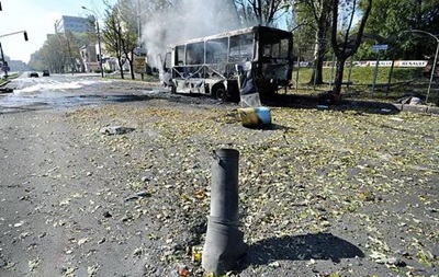 Боевики ДНР выпустили снаряд в пассажирский автобус в Донецке: минимум 6 человек погибли