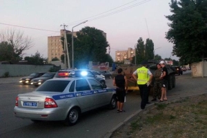 В Ростове-на-Дону жители задержали два БТР без номеров, которые ехали на фронт в Украину. ФОТО