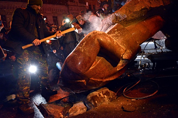 Как сносили памятник Ленину в Киеве