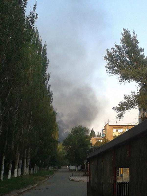 Доказательство: российские наемники расстреливают жилые дома Шахтерска из миномета. ВИДЕО