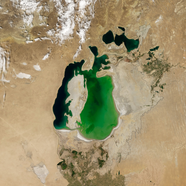 Аральское море в 2000 году - Головоломки Земли с высоты космического спутника