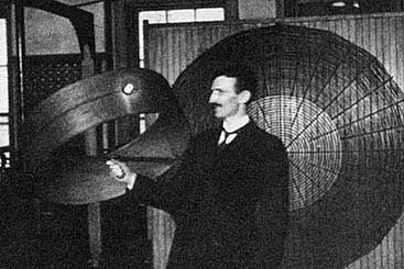 Никола Тесла в лаборатории